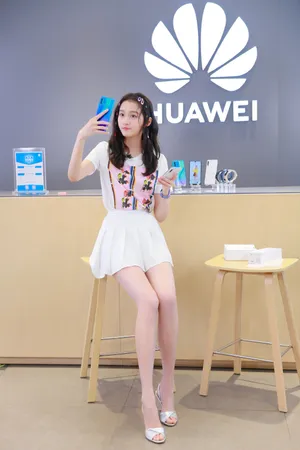 关晓彤甜美活动写真图片_3