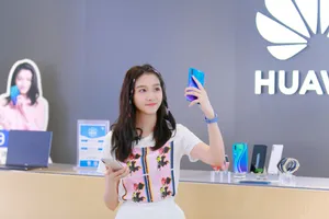 关晓彤甜美活动写真图片_4