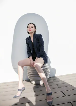 阚清子利落帅气时尚写真图片_4