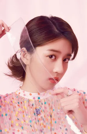 李凯馨明媚动人时尚写真图片