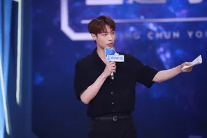 张艺兴《青春有你》帅气图片_6