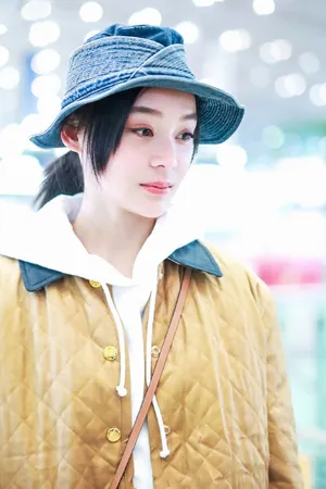 袁姗姗俏皮可爱街拍图片_5