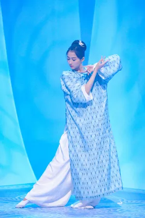 关晓彤性感古装舞姿图片_5