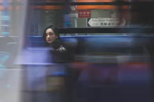 李一桐优雅街拍图片