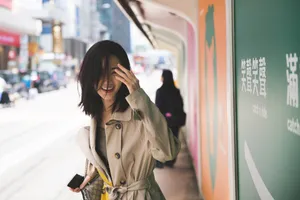 李一桐优雅街拍图片_2