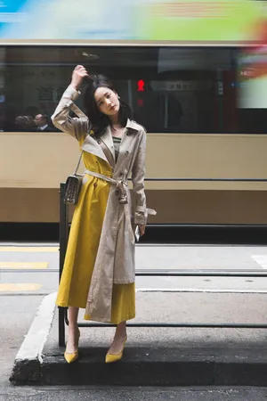 李一桐优雅街拍图片_3