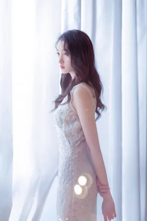 关晓彤性感优雅代言写真图片_4