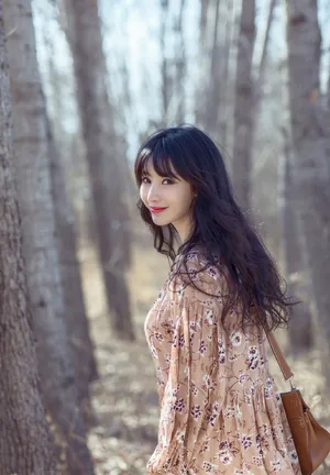 柳岩妩媚性感户外写真图片