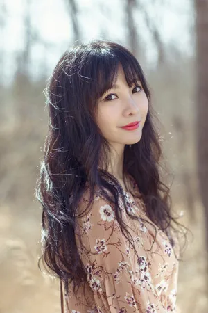 柳岩妩媚性感户外写真图片_3