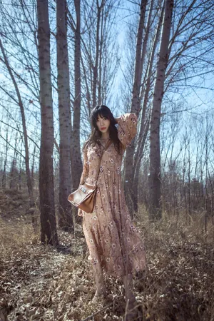 柳岩妩媚性感户外写真图片_6