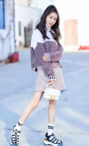 陈钰琪甜美可爱街拍图片_3