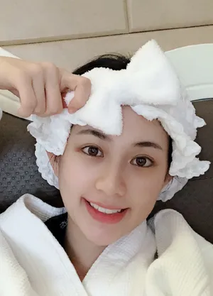 刘颖伦可爱白嫩素颜自拍照图片_6