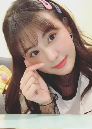 郑合惠子甜美养眼自拍照图片