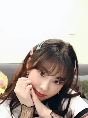 郑合惠子甜美养眼自拍照图片_3
