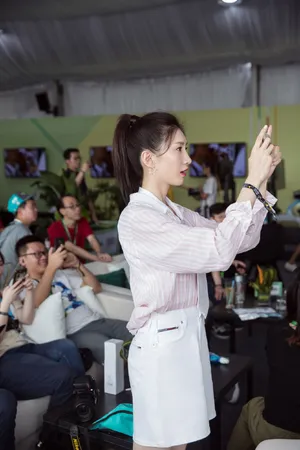 江疏影优雅性感活动写真图片_3