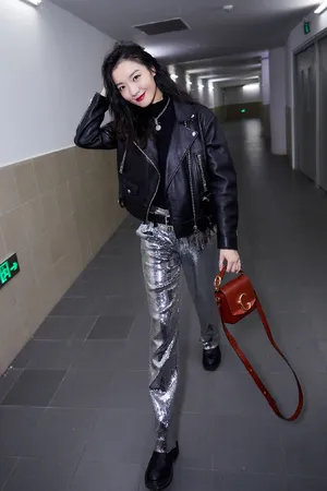 齐溪《地久天长》路演性感图片