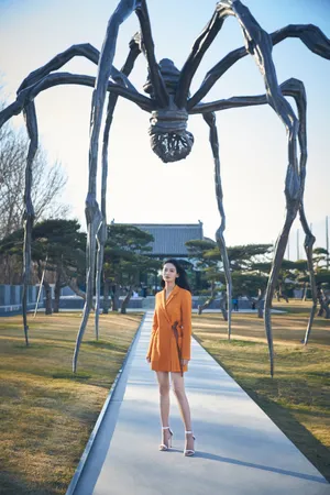 屈菁菁性感时尚写真图片第1张