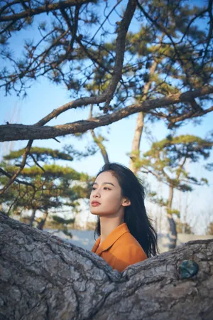 屈菁菁性感时尚写真图片_2