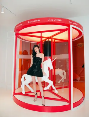 奚梦瑶妩媚性感活动图片_3