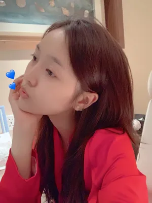 吴宣仪俏皮素颜照图片