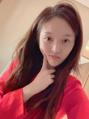吴宣仪俏皮素颜照图片_2