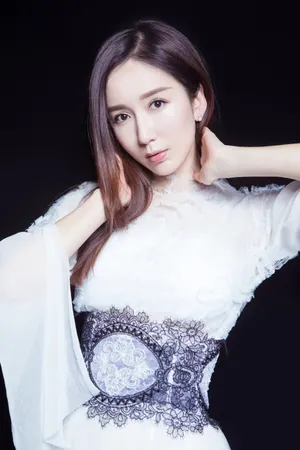 娄艺潇性感纯白写真图片