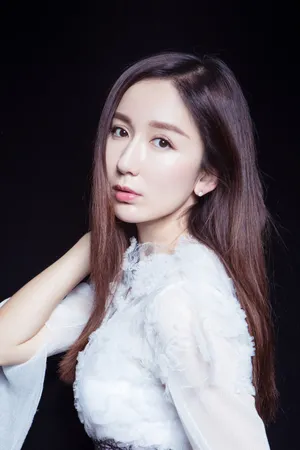 娄艺潇性感纯白写真图片_2
