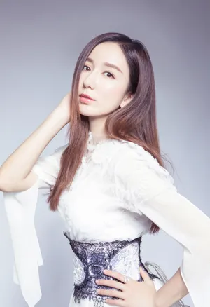娄艺潇性感纯白写真图片_3