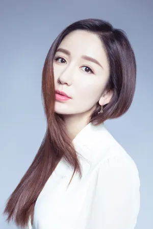 娄艺潇性感纯白写真图片_5