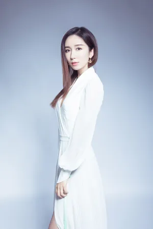 娄艺潇性感纯白写真图片_7