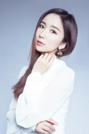 娄艺潇性感纯白写真图片_8
