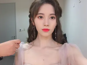 鞠婧祎甜美性感后台照图片_2