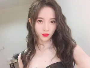 鞠婧祎甜美性感后台照图片_3