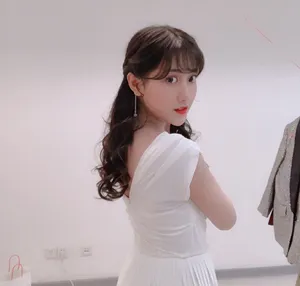 李艺彤东方风云榜性感图片