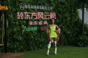 吉克隽逸东方风云榜性感红毯图片_2