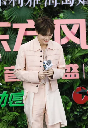 林彦俊东方风云榜帅气图片_2