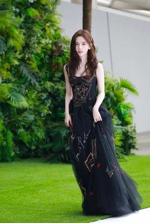鞠婧祎惊艳女王范儿性感写真图片_2