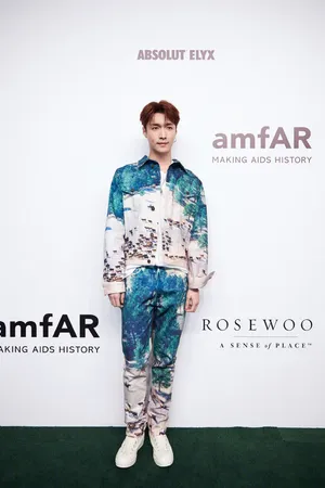 张艺兴amfAR慈善晚宴个性魅力写图片_2