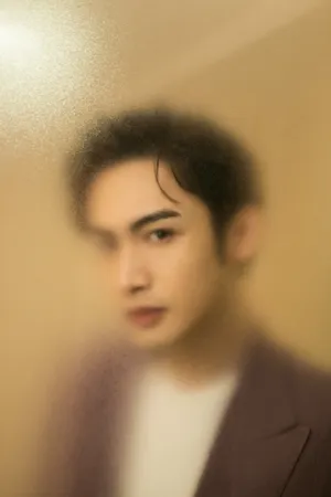 张彬彬慵懒帅气写真图片