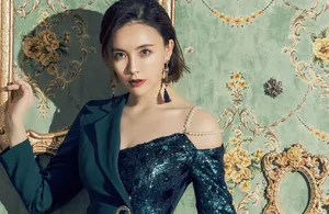 吕佳容性感冷艳写真图片_3