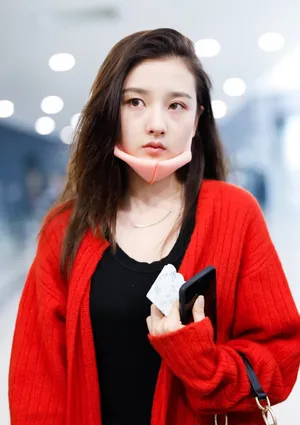 宋祖儿白皙甜美机场街拍图片_2