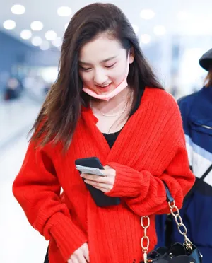 宋祖儿白皙甜美机场街拍图片_3