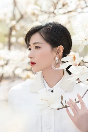 万茜美艳动人写真图片_2