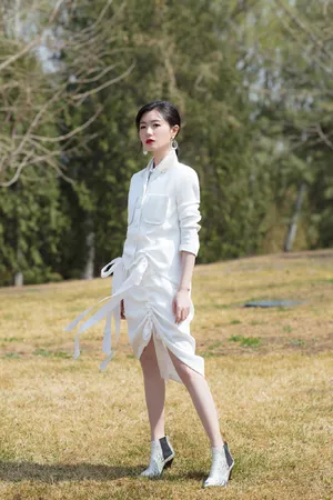 万茜美艳动人写真图片_5