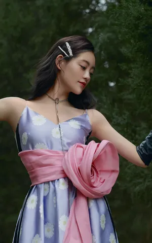 祝绪丹性感婀娜时尚写真图片