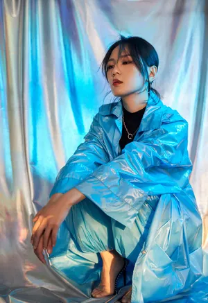 周笔畅大胆前卫酷美写真图片