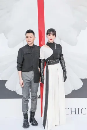 柳岩性感时尚活动图片_4