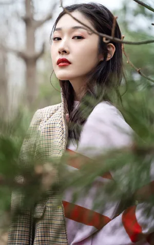 王双美艳迷人时尚杂志写真大片_3