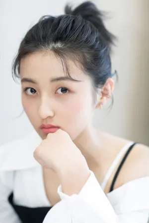 张子枫甜美性感活动写真图片