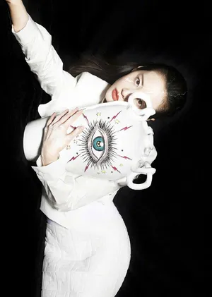 李纯时尚芭莎美妆写真大片_1